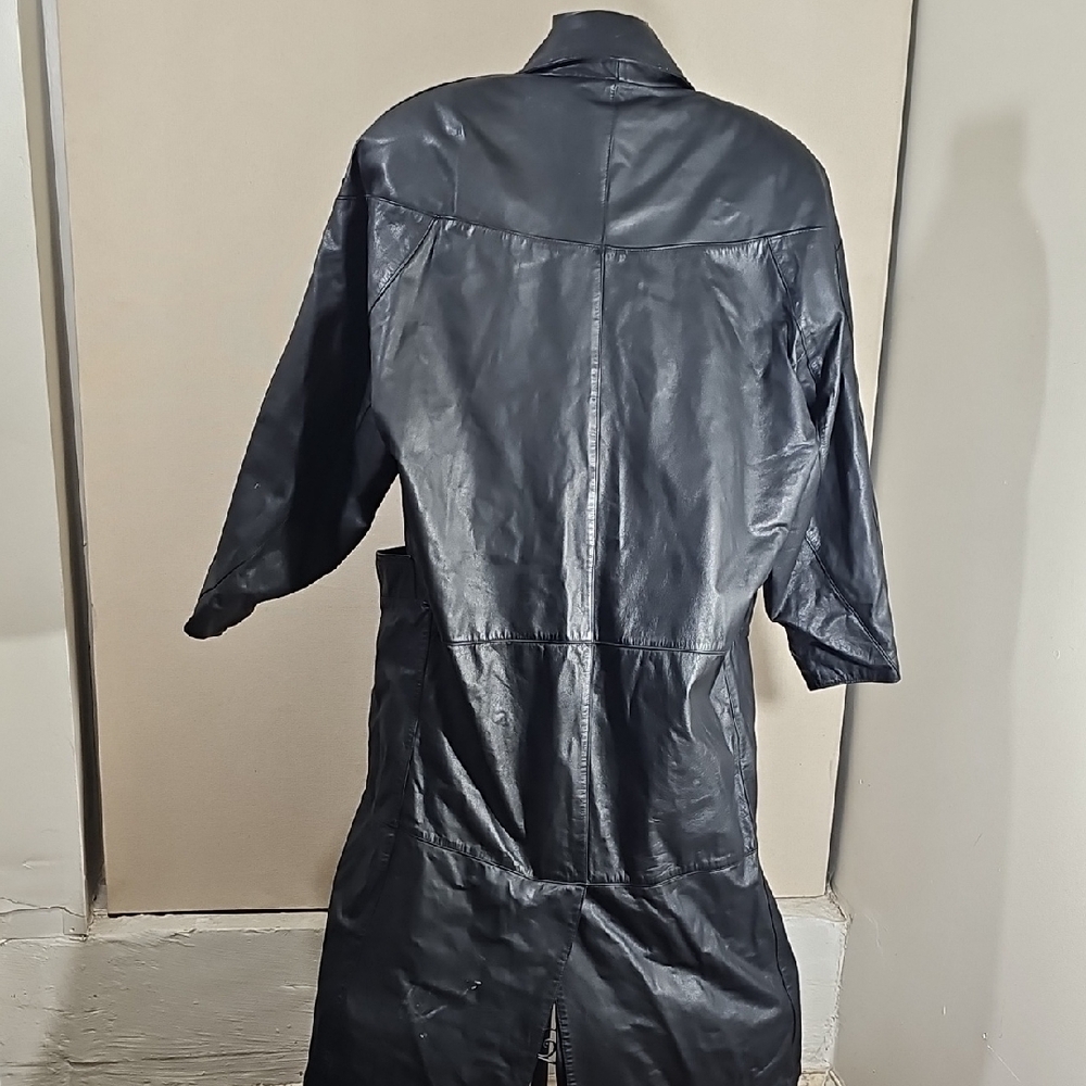 Stylish Women's Black Leather Coat - Picture 3 of 5